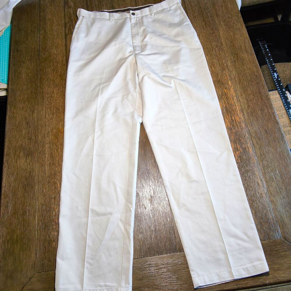 Haggar Men's Beige Cotton Twill Flat Front Straight Leg Khakis Classic Fit 36